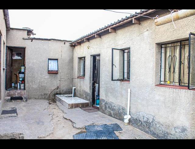 2 BEDROOM HOUSE FOR SALE IN UMTHAMBEKA